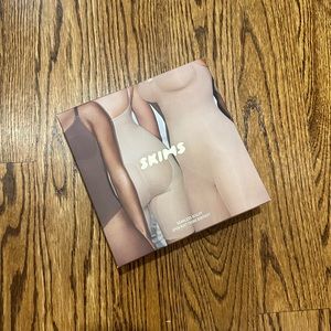 STILL IN BOX - Open bust body thong bodysuit SKIMS - ONYX